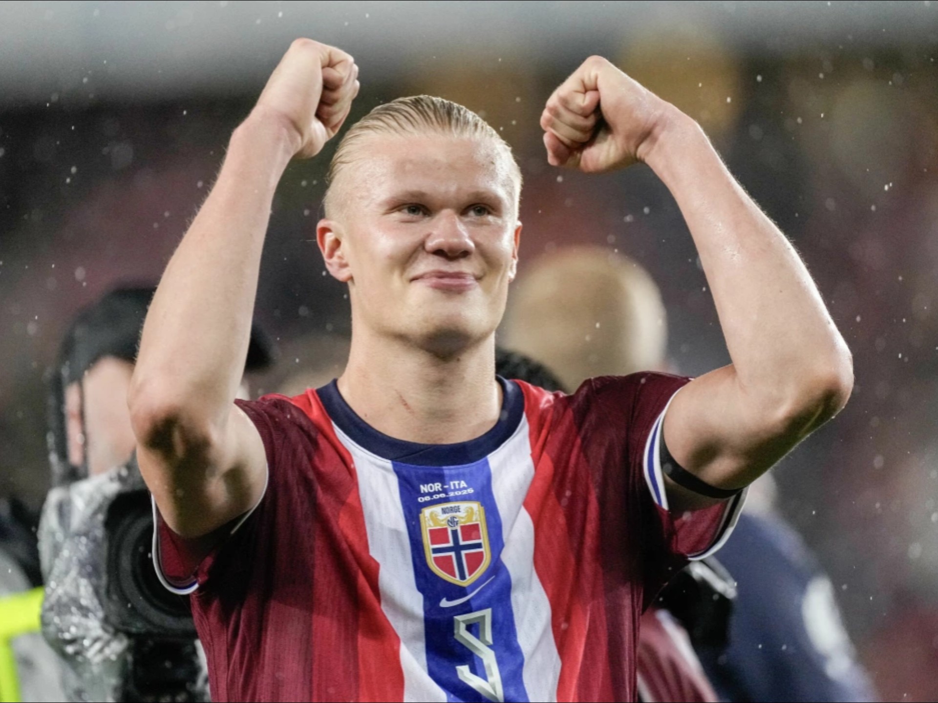 BBC：芝加哥火焰与莱万就转会展开积极谈判，球员愿意加盟（据BBC报道，芝加哥火焰与莱万就转会深入洽谈，球员倾向加盟）