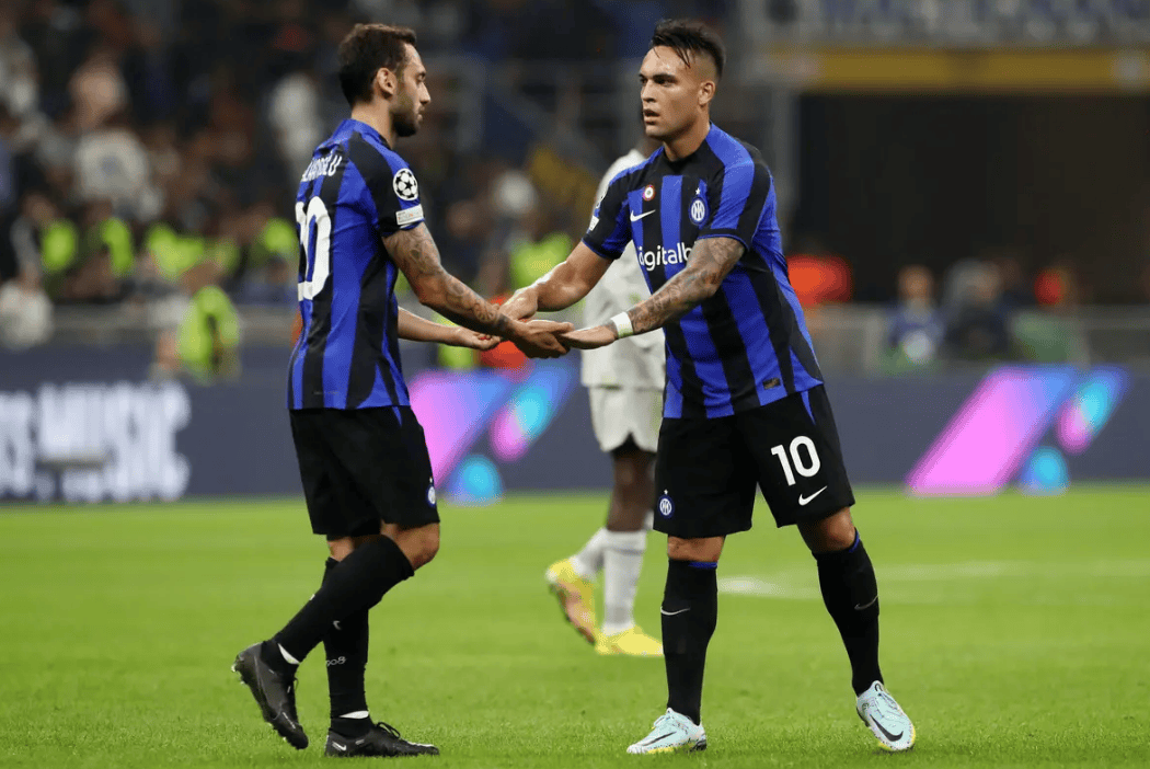 弗罗因德：对诺伊尔的未来我们并不着急；拜仁确实联系过安东尼（弗罗因德：不急于敲定诺伊尔未来；拜仁确与安东尼有过接触）