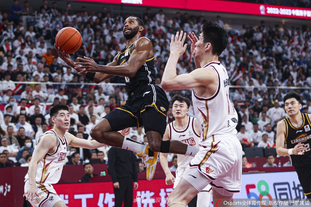 天空：维萨未随布伦特福德前往客场参加比赛，他仍渴望离队（天空：维萨缺席布伦特福德客场之旅，仍有离队意愿）