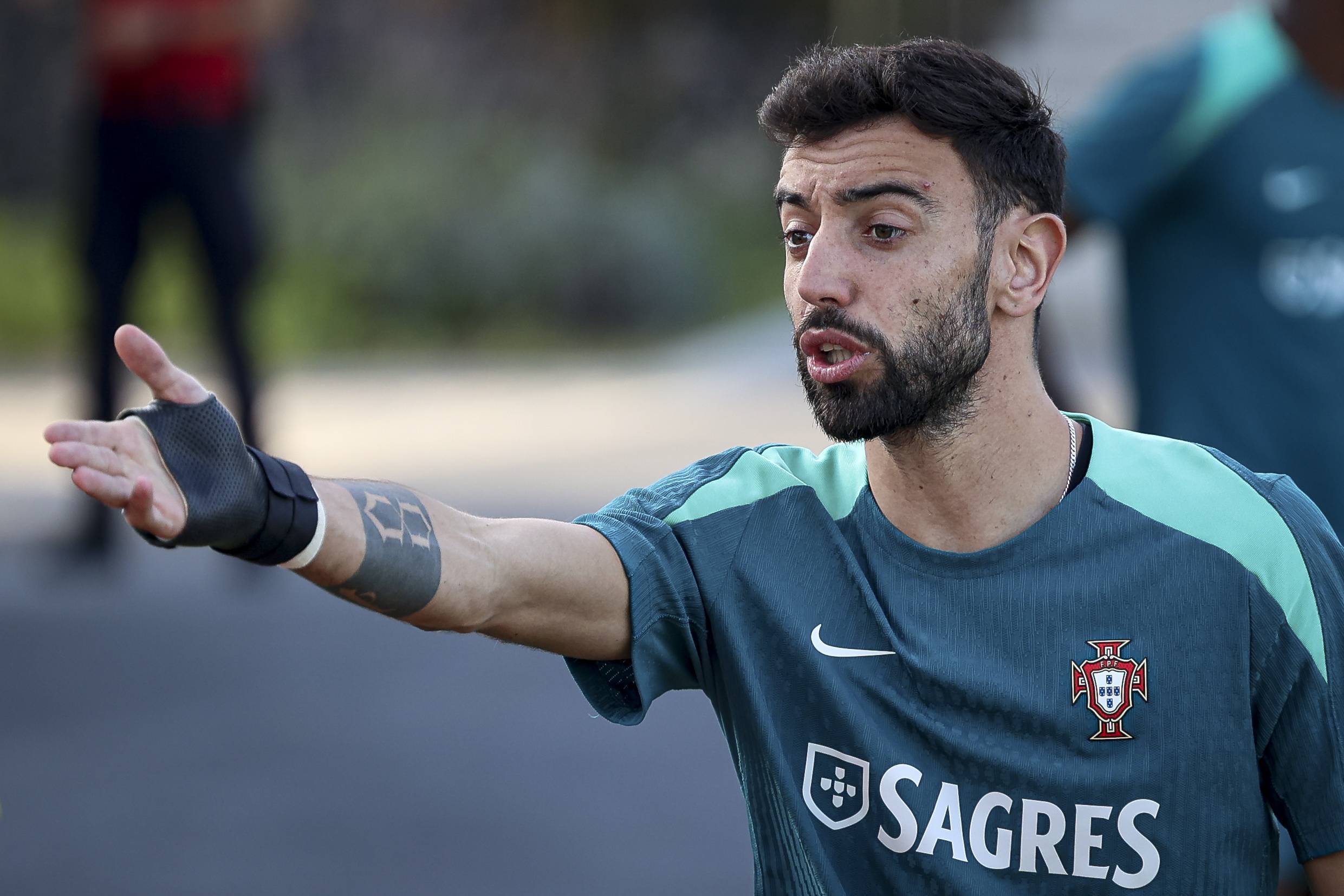 柔佛魔鬼主场绞杀残阵海港 中超冠军恐提前出局（柔佛魔鬼主场痛击残阵海港 中超冠军面临提前出局危机）