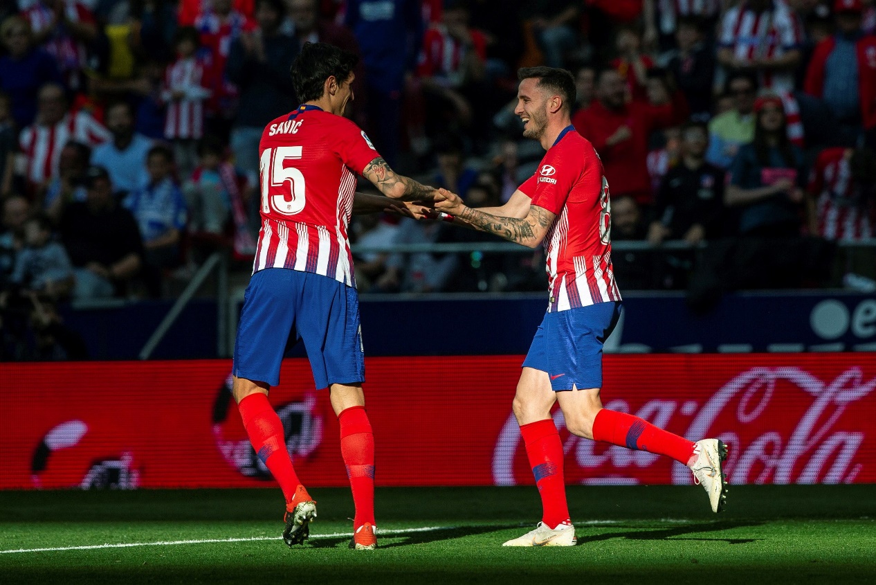 足球巴萨高层称将坚定走年轻化路线（巴萨高层表态：将坚定推进年轻化战略）