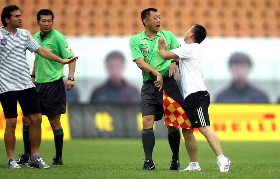 费迪南德：阿里也是一个普通人，并不是所有球员都能收获成功（费迪南德：阿里只是普通人，并非每个球员都注定成功）