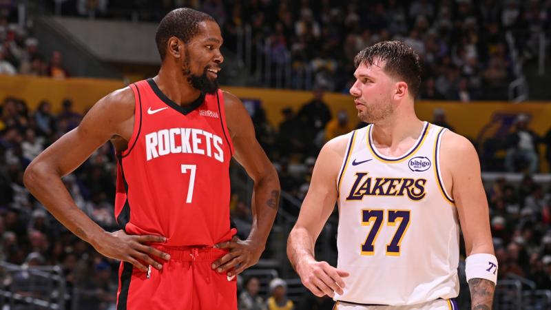 科尔：格林将在当地时间周日归队，但能否出战尚待队医决定（科尔：格林将于当地时间周日归队，是否出战待队医评估）